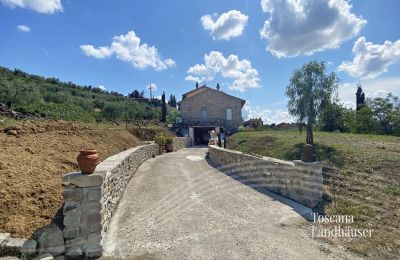 Landhuis te koop Cortona, Toscane:  RIF 3085 Zufahrt Garage