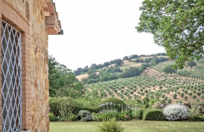 Landhuis te koop Manciano, Toscane:  RIF 3084 Blick auf Garten und Umgebung