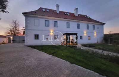 Slott til salgs České Budějovice, Jihočeský kraj, Utvendig