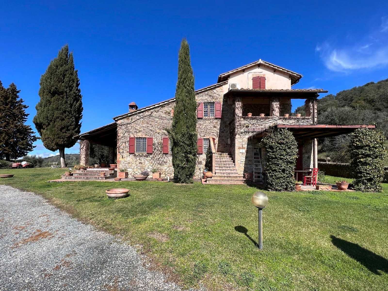 Landhus købe Campagnatico, Toscana:  Forside