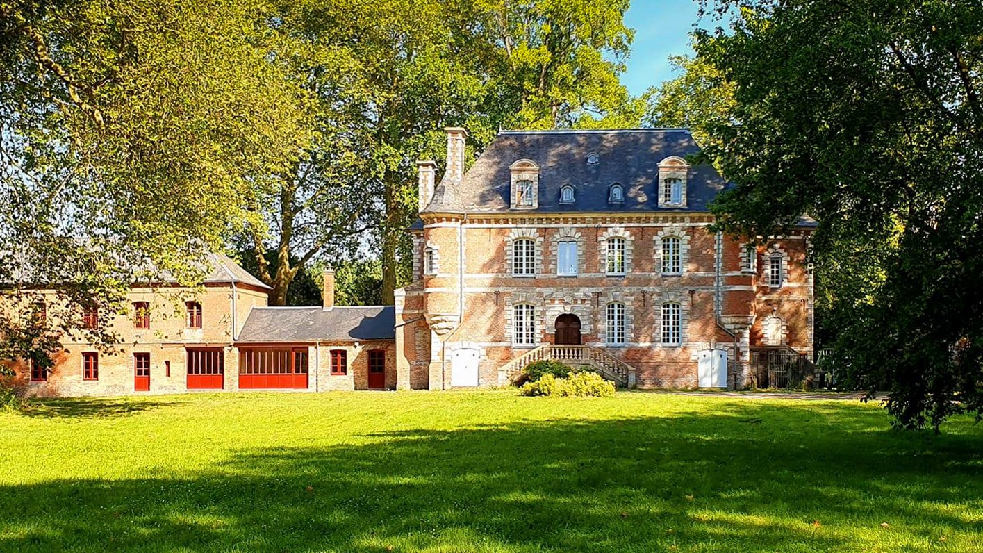Château mit englischem Garten in der Nähe von Paris