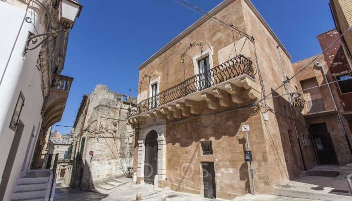 Slott til salgs Oria, Puglia,  Italia