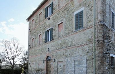 Historische Villa kaufen 06063 Magione, Umbrien:  Vorderansicht