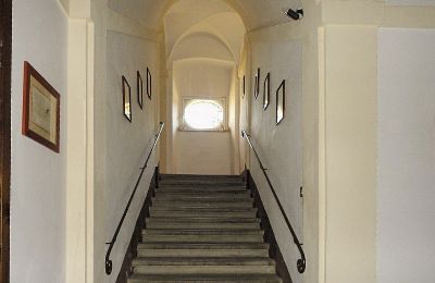 Historische Villa kaufen 06063 Magione, Umbrien:  Treppe