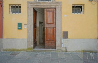 Stadshus till salu 06019 Umbertide, Piazza 25 Aprile, Umbria:  