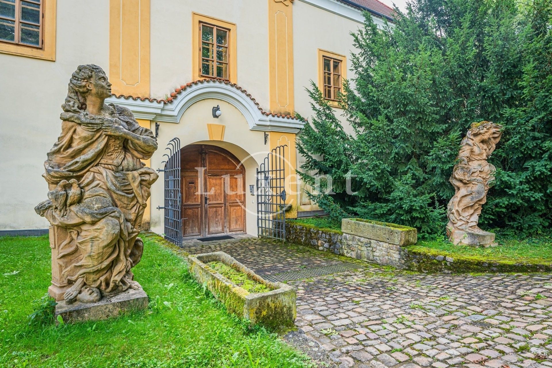 Billeder Enestående ejendom nær Prag: Fæstning i Třebotov