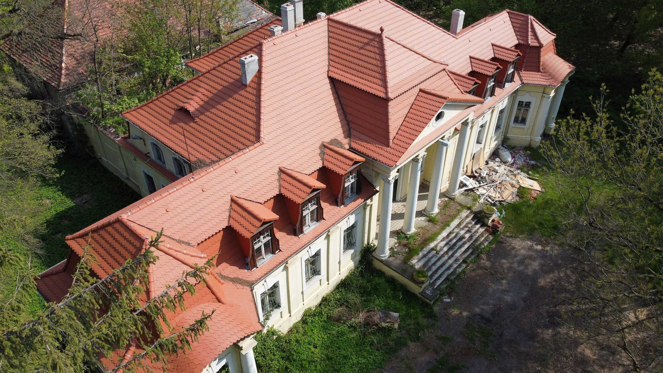 Bilder Vacker delvis renoverad herrgård i Skoraszewice, Storpolen