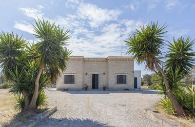 Historische villa te koop Oria, Puglia:  Buitenaanzicht