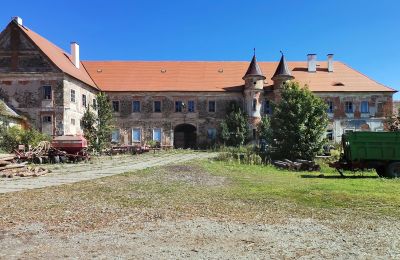 Charakterimmobilien, Sanierungsbedürftiges Schloss in Böhmen
