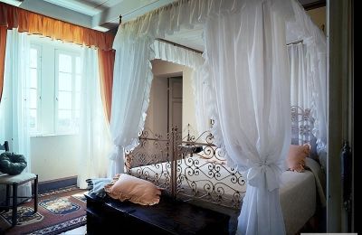 Historische villa te koop Lari, Toscane:  Slaapkamer