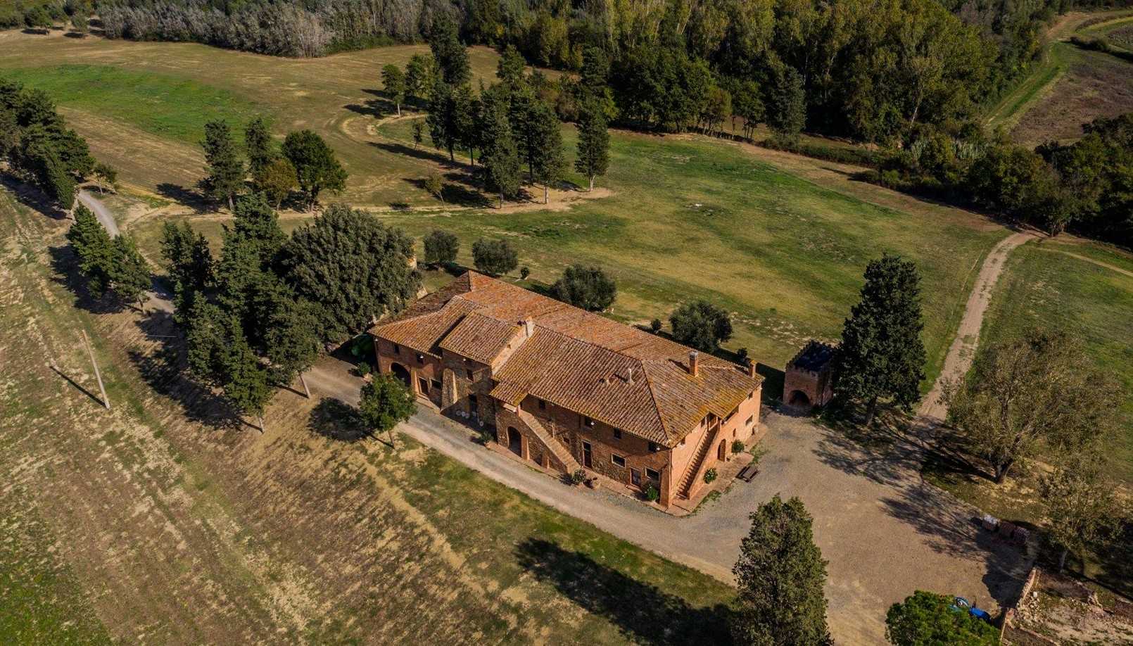 Bilder Former monastery in great location with 100 hectares of land
