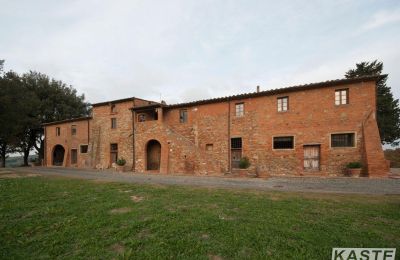 Klostret till salu Peccioli, Toscana:  Utsikt utifrån