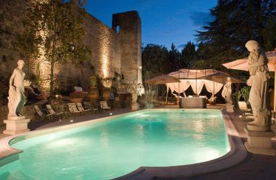 Burg te koop 06053 Deruta, Umbria:  Zwembad