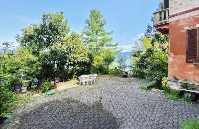 Historisk villa købe 28838 Stresa, Piemonte:  Indre gårdhave