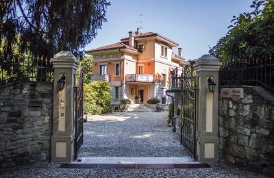 Historische Villa kaufen 28838 Stresa, Piemont:  Zufahrt