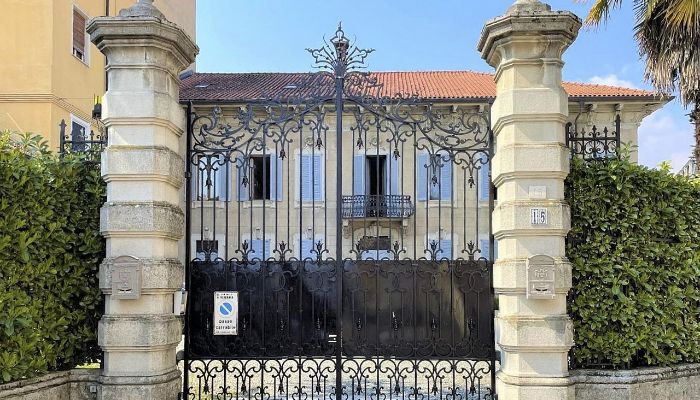 Historische villa Verbano-Cusio-Ossola, Intra 1