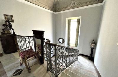 Historische Villa kaufen Verbano-Cusio-Ossola, Intra, Piemont:  Treppe