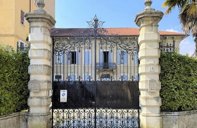 Historische villa te koop Verbano-Cusio-Ossola, Intra, Piemonte:  Poort