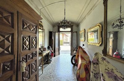 Historisk villa til salgs Verbano-Cusio-Ossola, Intra, Piemonte:  Inngang