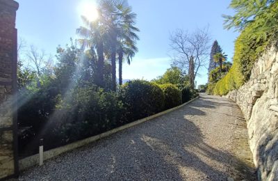 Historisk villa til salg 28824 Oggebbio, Piemonte, Indkørsel