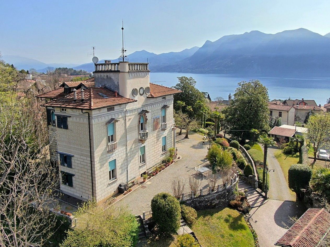 Bilder Litet slott i Verbania med sjöutsikt