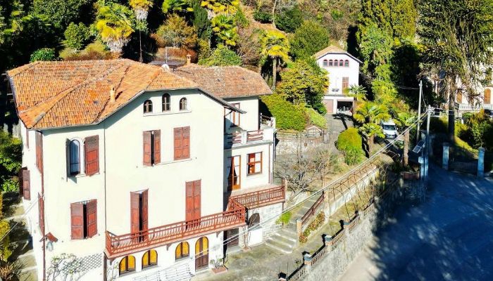Historisk villa til salgs 28010 Nebbiuno, Piemonte,  Italia