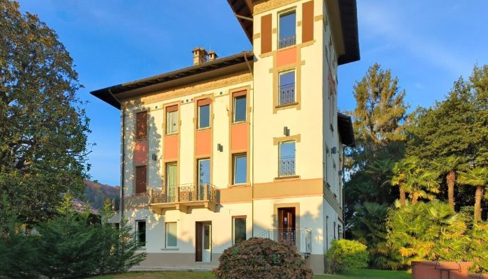 Historisk villa købe 28040 Lesa, Piemonte,  Italien