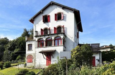 Historisk villa till salu 28894 Boleto, Piemonte:  Bakifrån