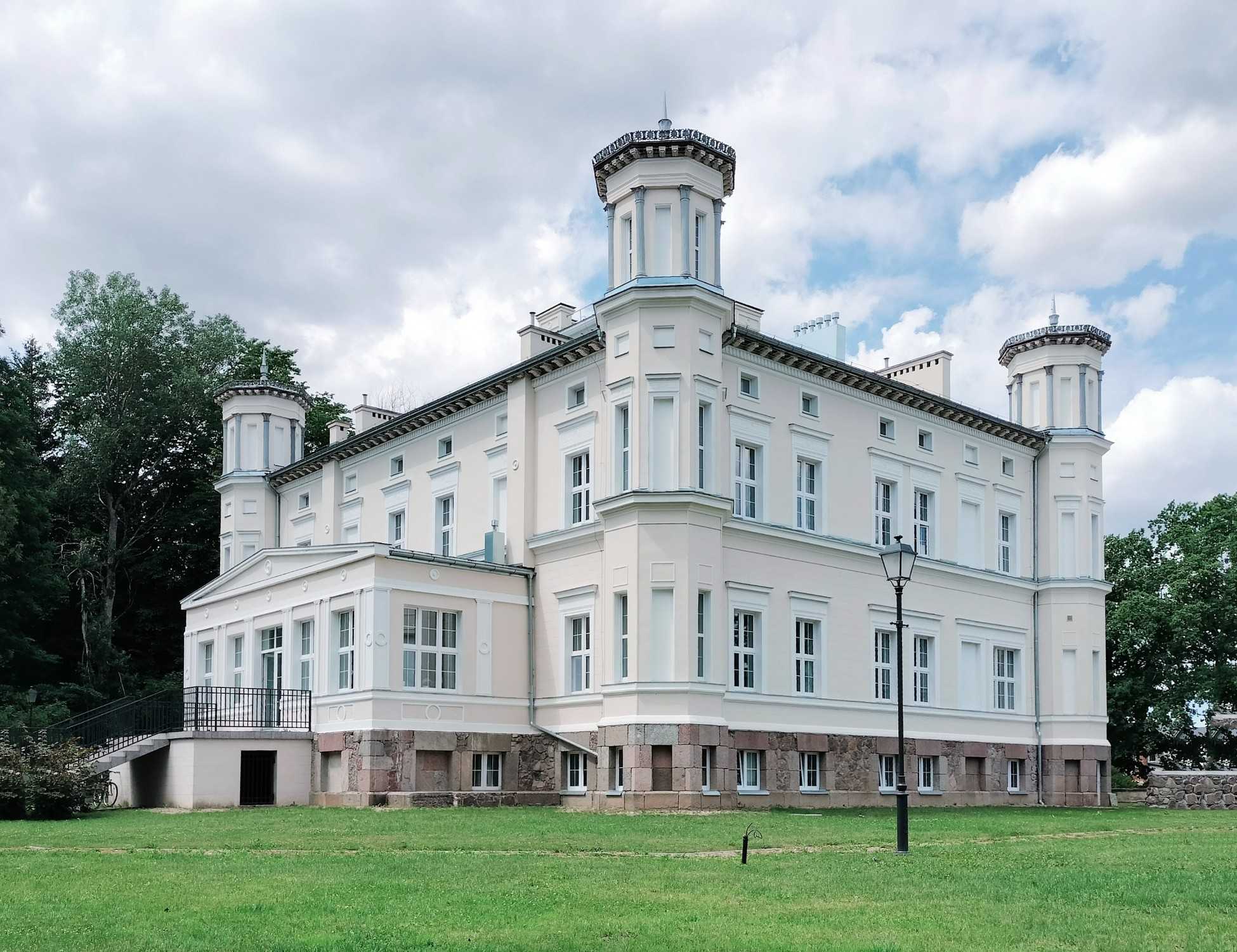 Westpommern: Wohnen im Schloss Nahe der Ostsee