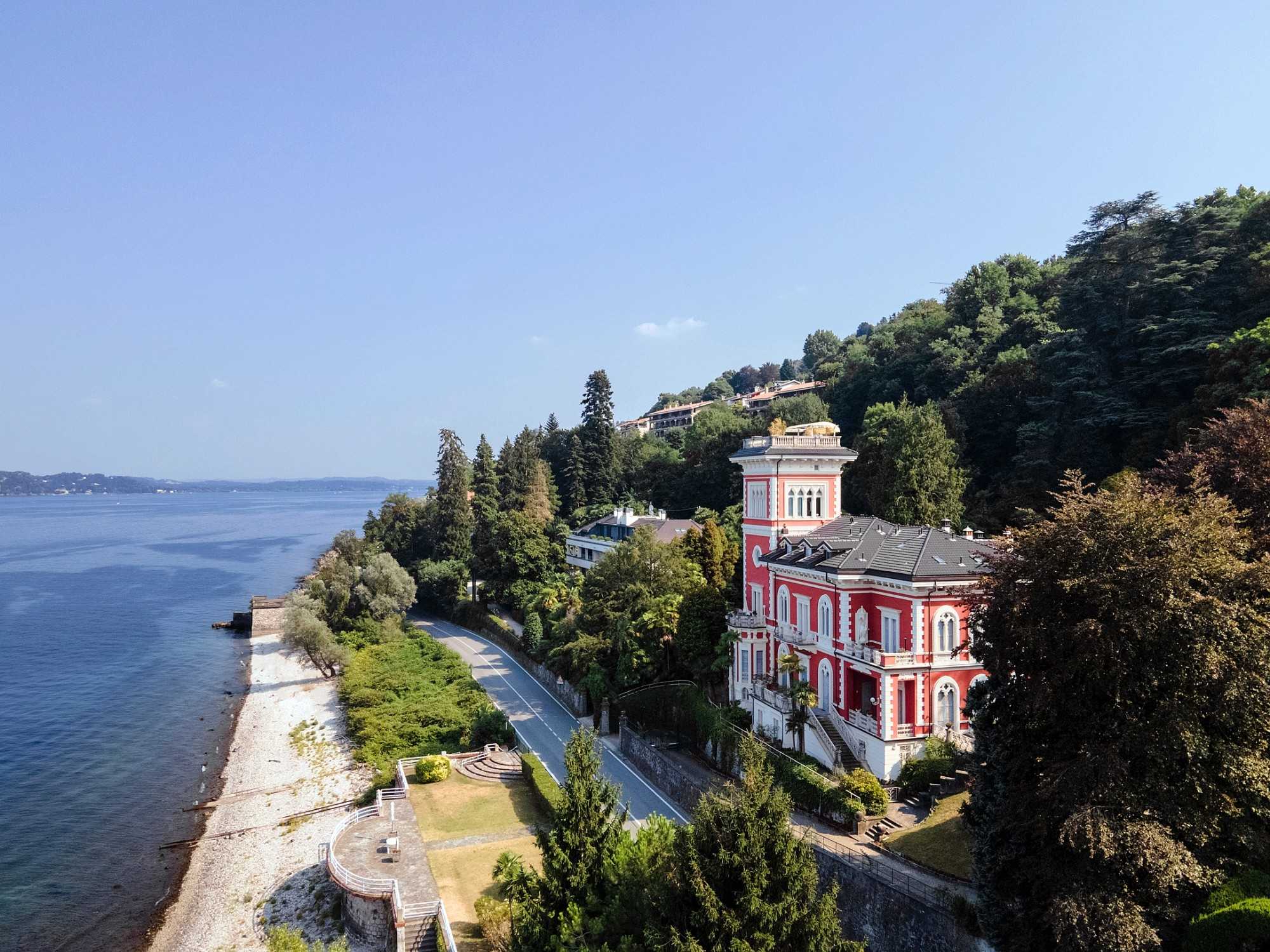 Billeder Stresa: Condominium i villa med privat strand