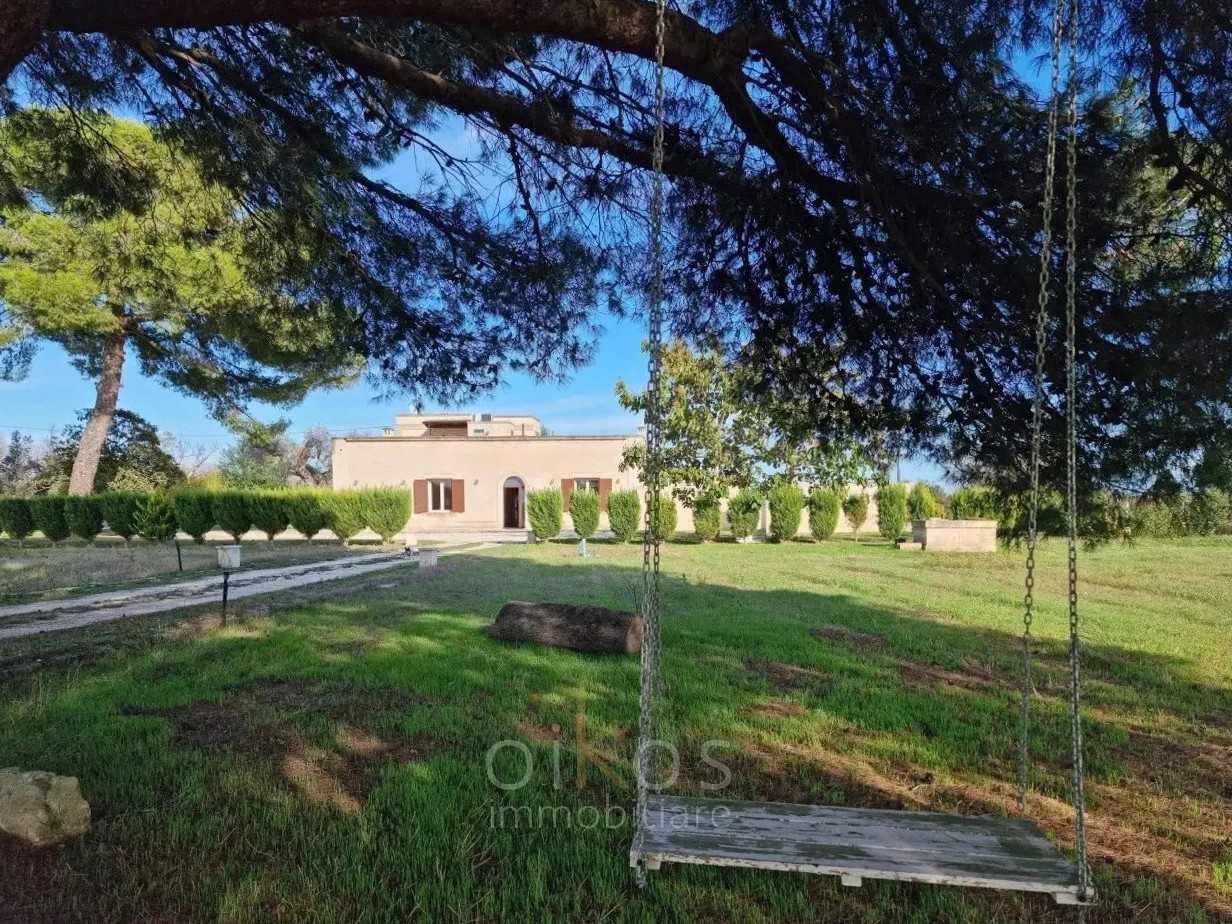 Images Gerenoveerde karakteristieke villa met olijfgaard in Francavilla Fontana