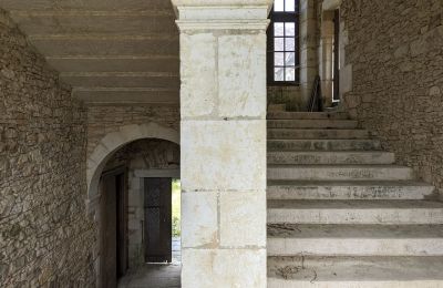 Burg te koop Périgueux, Nouvelle-Aquitaine:  Trappenhuis