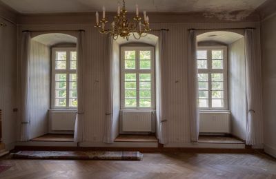 Schloss kaufen Baden-Württemberg:  Gr. Zimmer im li9nken Flügel
