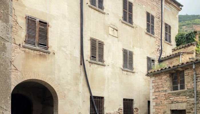 Bypalass til salgs Piobbico, Marche,  Italia