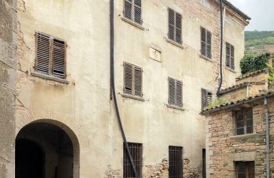 Slott til salgs Piobbico, Garibaldi  95, Marche:  Utvendig