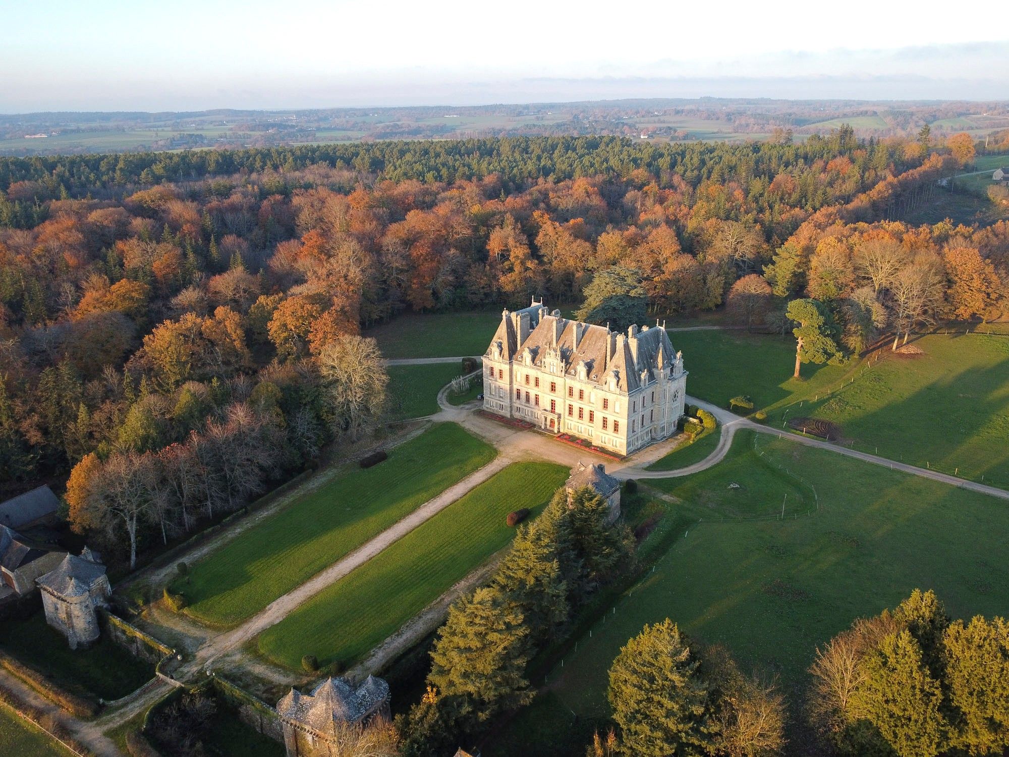 Billeder Fantastisk slot i Bretagne med 30 hektar jord