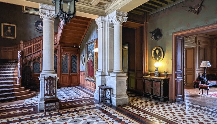 Utmerket slott i Bretagne med 24 hektar land