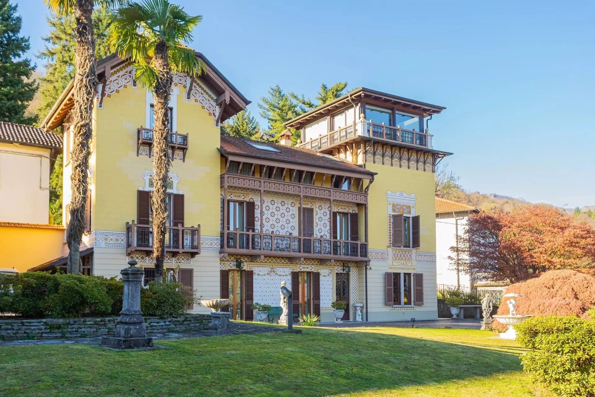 Billeder Art Nouveau-villa med søudsigt i Stresa Carciano