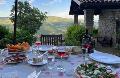 Landhus købe Piemonte:  Außensitzplatz mit Blick