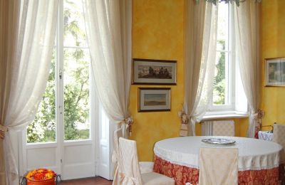 Historische Villa kaufen Merate, Lombardei:  Wohnzimmer
