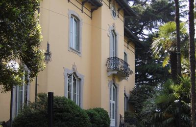 Historische Villa kaufen Merate, Lombardei:  Vorderansicht