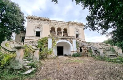 Vastgoed, Prestigieuze historische villa te koop in Lecce met privépark
