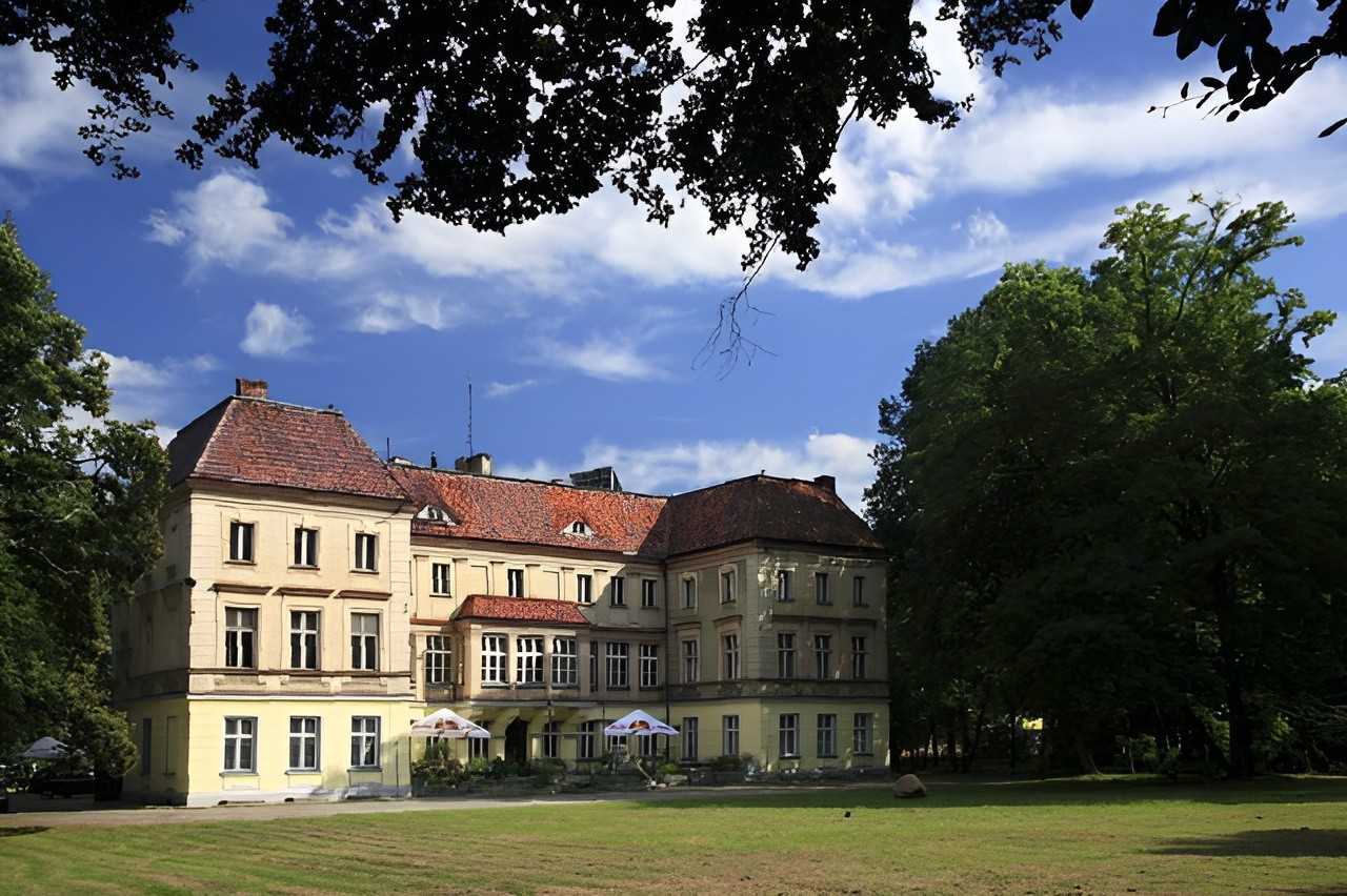 Bilder Castle and park in Southern Poland
