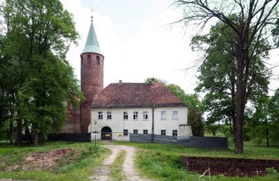 Borg till salu Karłowice, Zamek w Karłowicach, województwo opolskie:  Framifrån