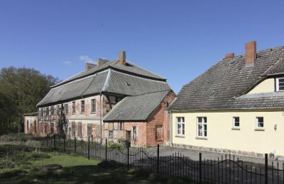 Herregård købe 17337 Uckerland, Brandenburg:  Herrenhaus und Verwalterhaus