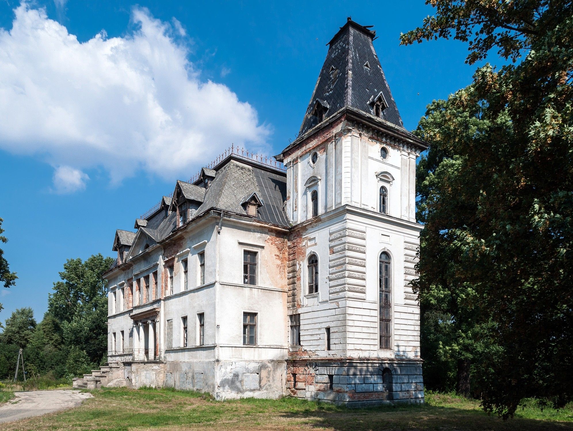 Bilder Vacker herrgård med stor tomt och ekonomibyggnader, nära Tyskland