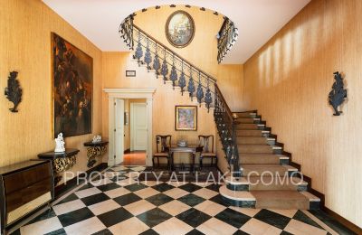 Historische villa te koop Bellano, Lombardije:  Ingangshal