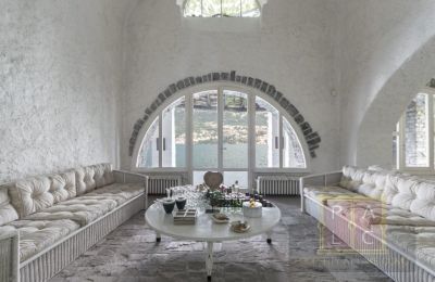 Historisch vastgoed te koop Brienno, Lombardije:  Woonkamer
