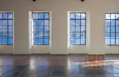 Historisk fastighet till salu Brienno, Lombardiet	:  Balsal