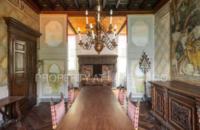 Historisk villa till salu Torno, Lombardiet	:  Fireplace